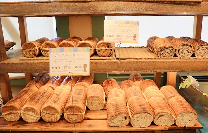 一番人気はたくさんの種類のラウンドパン。ふんわりもちもちで、メープル味のラウンドパンは幸せの味がします。